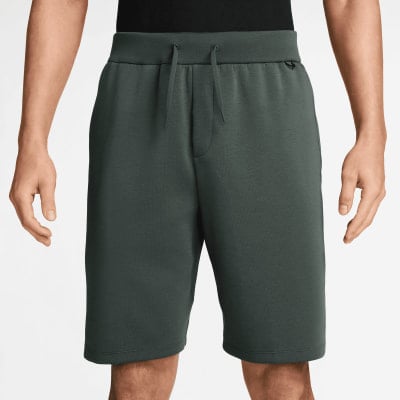 Herren Shorts in Dunkelgrün mit Kordelzug am Bund. Herren Shorts in Dunkelgrün mit Kordelzug am Bund.
