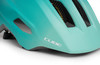 Detail eines CUBE Fahrradhelms in Türkis mit Markenlogo.