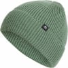 Grüne Rippstrickmütze von McKinley mit Markenlogo.
