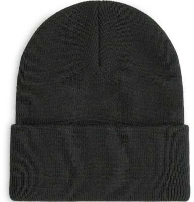 Eine schwarze Strickmütze mit umgeschlagenem Rand, von oben gezeigt. Eine schwarze Strickmütze mit umgeschlagenem Rand, von oben gezeigt.