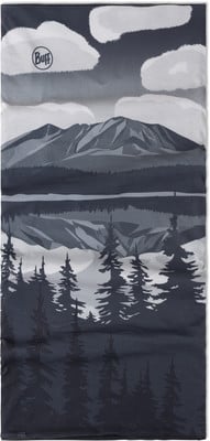 Ein Tuch mit einem Druck von Bergen, einem See, einem Wald und Wolken in Grautönen. Ein Tuch mit einem Druck von Bergen, einem See, einem Wald und Wolken in Grautönen.