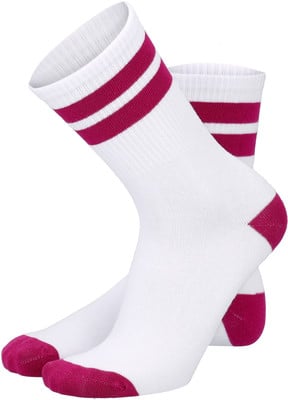 Weiße Socken mit dunkelrosa Streifen und Spitzen.