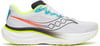 Weiße Saucony-Laufschuhe mit orange-türkisen Akzenten.