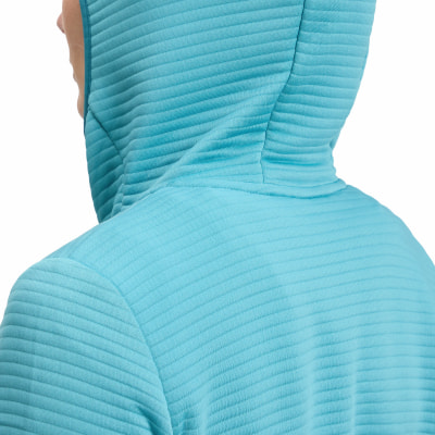 Detail der Rückseite eines blauen Hoodies mit gestreifter Textur. Detail der Rückseite eines blauen Hoodies mit gestreifter Textur.