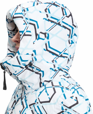 Detail einer Kapuze mit geometrischem Muster in Weiß, Blau und Schwarz. Detail einer Kapuze mit geometrischem Muster in Weiß, Blau und Schwarz.