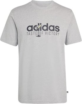 Šedé tričko Adidas s potiskem „Taste of Victory“ a koktejlovým sklenicí.