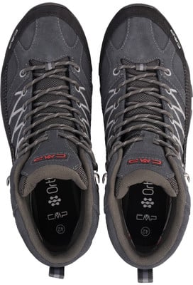 Draufsicht auf ein Paar dunkelgraue Wanderschuhe mit Schnürsenkeln. Draufsicht auf ein Paar dunkelgraue Wanderschuhe mit Schnürsenkeln.