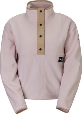 Eine rosa Fleecejacke mit beigem Besatz und Druckknöpfen. Eine rosa Fleecejacke mit beigem Besatz und Druckknöpfen.