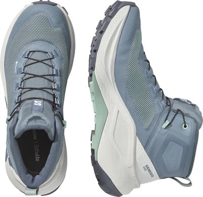 Draufsicht und Seitenansicht eines blauen Salomon-Schuhs mit weißer Sohle. Draufsicht und Seitenansicht eines blauen Salomon-Schuhs mit weißer Sohle.