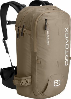 Brauner Ortovox Wanderrucksack mit Trägern und Markenlogo.