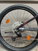 Hinterrad eines Mountainbikes mit Schaltwerk und Kassette.