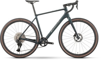 Dunkelgrünes Gravelbike mit braunen Reifen und schwarzer Ausstattung. Dunkelgrünes Gravelbike mit braunen Reifen und schwarzer Ausstattung.