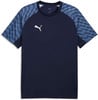 Dunkelblaues Puma-T-Shirt mit blauem Muster auf den Ärmeln.