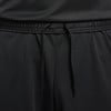 Detail einer schwarzen Sporthose mit Kordelzug in der Taille.