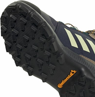 Outdoor-Schuhsohle mit ausgeprägtem Profil für gute Traktion. Outdoor-Schuhsohle mit ausgeprägtem Profil für gute Traktion.