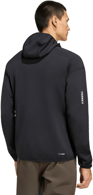 Ein Mann in einem schwarzen Kapuzenpullover und brauner Hose von hinten. Ein Mann in einem schwarzen Kapuzenpullover und brauner Hose von hinten.