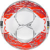 Fußball mit weißen und orangefarbenen Paneelen und silbernen Mustern.