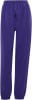 Lila Adidas Jogginghose mit Logo und Kordelzug.
