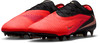 Rote Fußballschuhe mit schwarzem Kragen und goldenen Nike-Details.