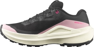 Schwarzer Laufschuh mit rosa Akzenten und weißer Sohle. Schwarzer Laufschuh mit rosa Akzenten und weißer Sohle.