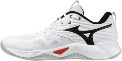 Weißer Mizuno Volleyballschuh mit schwarzem Logo und roten Akzenten. Weißer Mizuno Volleyballschuh mit schwarzem Logo und roten Akzenten.