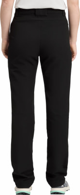 Rückansicht einer schwarzen Hose mit weißem Oberteil und Schuhen. Rückansicht einer schwarzen Hose mit weißem Oberteil und Schuhen.