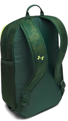 Grüner Rucksack mit Camouflage-Muster und Under Armour-Logo. Grüner Rucksack mit Camouflage-Muster und Under Armour-Logo.