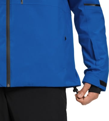 Eine blaue Jacke mit schwarzem Reißverschluss und verstellbarem Kordelzug am Saum. Eine blaue Jacke mit schwarzem Reißverschluss und verstellbarem Kordelzug am Saum.