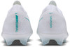 Rückansicht von weißen Nike Fußballschuhen mit Mercurial und Vapor Schriftzug.