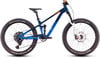 Ein blaues Cube Mountainbike mit Federung und breiten Reifen.