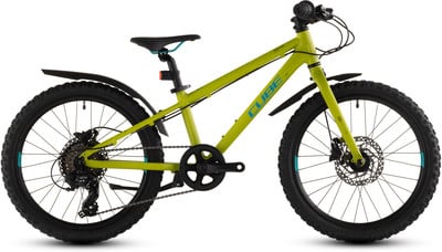 Grünes Kinderfahrrad mit Schutzblechen und Scheibenbremsen. Grünes Kinderfahrrad mit Schutzblechen und Scheibenbremsen.