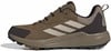 Hnědá pánská outdoorová obuv Adidas s béžovými pruhy a tmavou podrážkou.