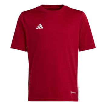 Rotes Adidas T-Shirt mit weißem Logo und Streifen an den Seiten.