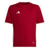 Rotes Adidas T-Shirt mit weißem Logo und Streifen an den Seiten.
