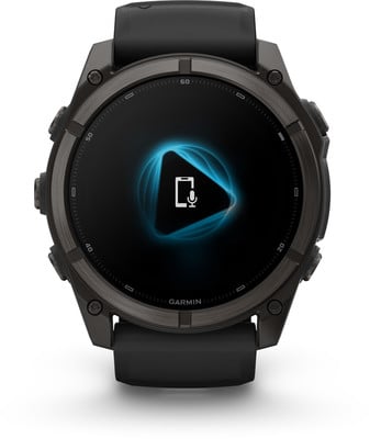 Smartwatch von Garmin mit Telefon- und Mikrofonsymbol auf dem Display. Smartwatch von Garmin mit Telefon- und Mikrofonsymbol auf dem Display.