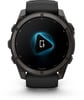 Smartwatch von Garmin mit Telefon- und Mikrofonsymbol auf dem Display.