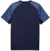 Dunkelblaues T-Shirt mit kurzen Ärmeln und blauem Muster auf den Ärmeln.
