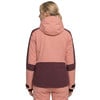 Rückansicht einer Damen-Skijacke in Rosa mit dunkelweinvfarbenen Einsätzen.