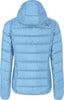 Rückansicht einer hellblauen Daunenjacke mit Kapuze und Logo.