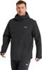 Ein Mann in einer schwarzen Kapuzenjacke mit Jack Wolfskin-Logo.