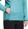 Detail einer Jacke mit gesteppter Weste und Fleeceärmeln.
