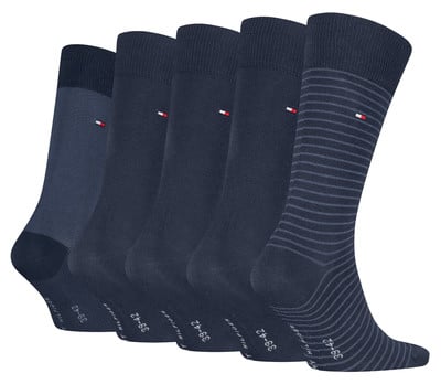 Öt sötétkék Tommy Hilfiger zokni, néhány csíkos.