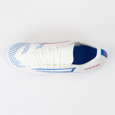 Weißer Fußballschuh mit blauen und roten Details und JAKO-Logo. Weißer Fußballschuh mit blauen und roten Details und JAKO-Logo.