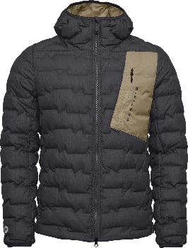 Schwarze Daunenjacke mit beiger Tasche und Martini-Logo.