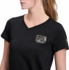 Schwarzes Damen-T-Shirt mit kurzen Ärmeln und Bergmotiv.