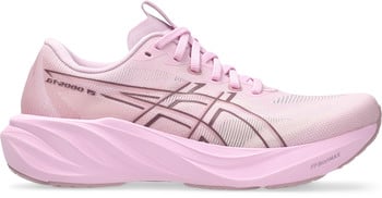 Ein rosafarbener Laufschuh mit dunkelrosa Details und Markenlogo.