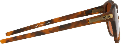 Braune Oakley-Sonnenbrille mit orangefarbenen Gläsern und Schildpattmuster.