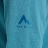Blaues T-Shirt mit Berg-Logo und McKnley-Schriftzug.