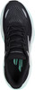 Schwarzer Laufschuh mit weißen Details und durchscheinender Sohle.