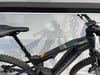 Detail eines Focus Mountain E-Bikes mit Federung und Display am Lenker.